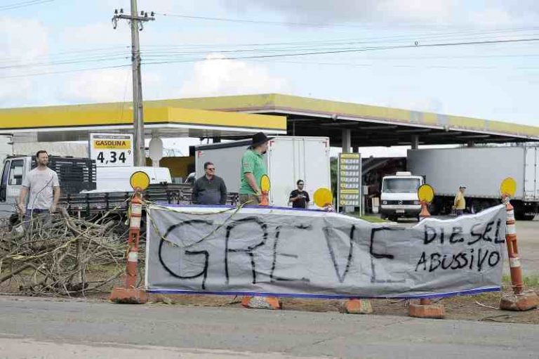 Bolsonaro libera R 500 milhões para caminhoneiros autônomos O Cafezinho