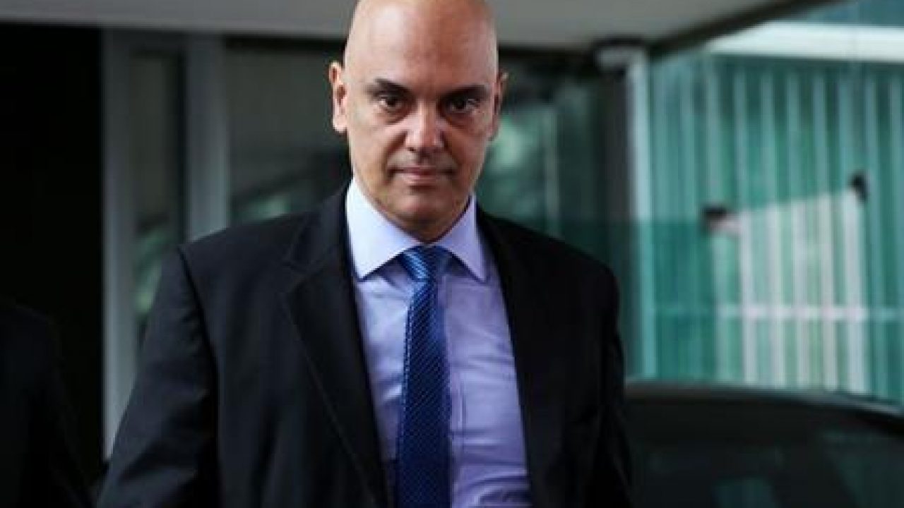 Ministro Alexandre de Moraes transforma 'fama de mau' em piada