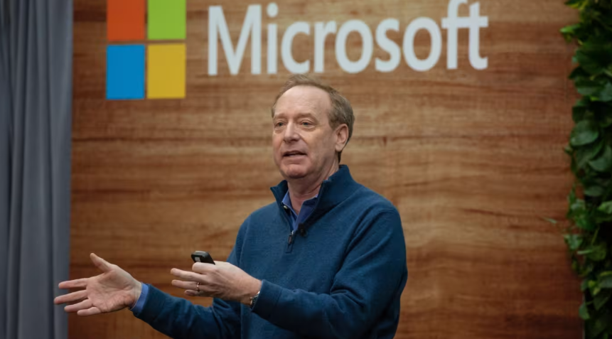 O presidente da Microsoft, Brad Smith, diz que a legislação "prejudica duas prioridades do governo Trump" / David Ryder/Bloomberg