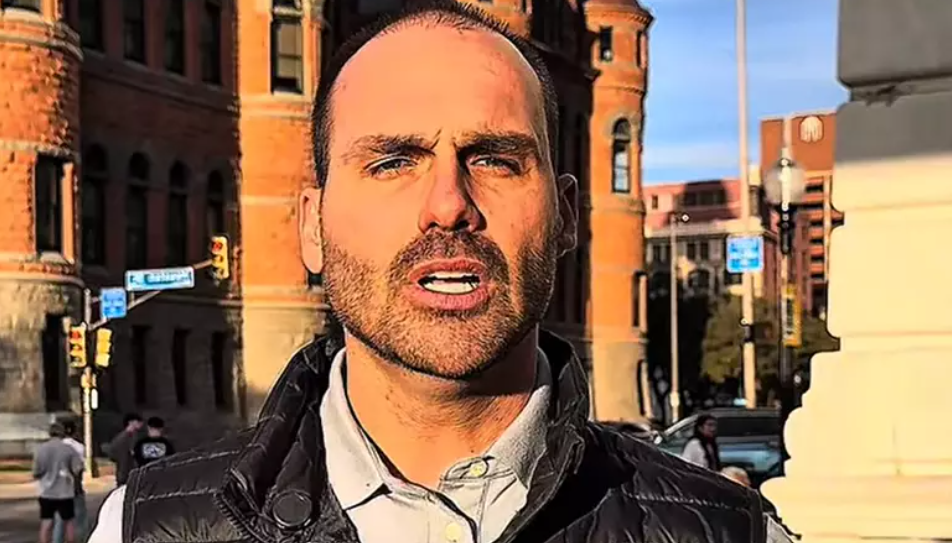 Eduardo Bolsonaro se afasta da Câmara e vai morar nos EUA